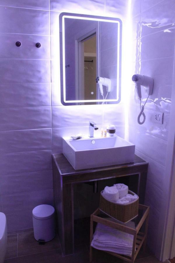 Gazebo Rooms มาร์เกริตา ดิ ซาวอยา ภายนอก รูปภาพ