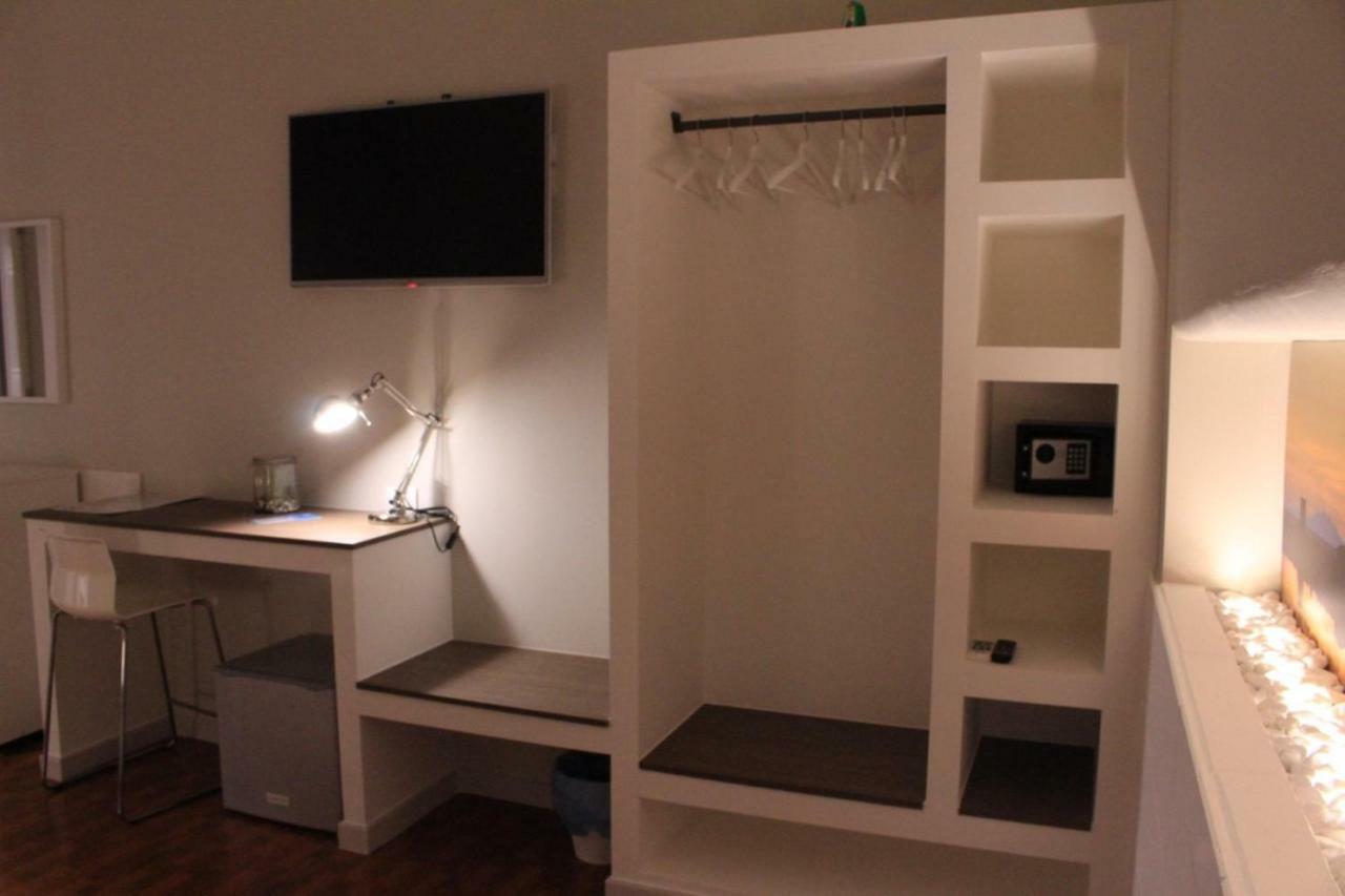 Gazebo Rooms มาร์เกริตา ดิ ซาวอยา ภายนอก รูปภาพ