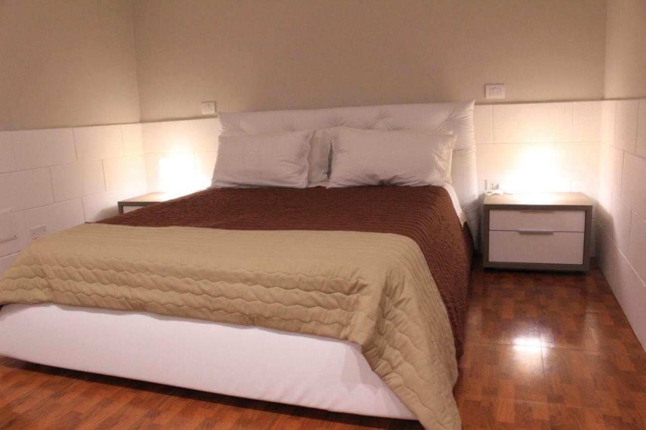 Gazebo Rooms มาร์เกริตา ดิ ซาวอยา ภายนอก รูปภาพ