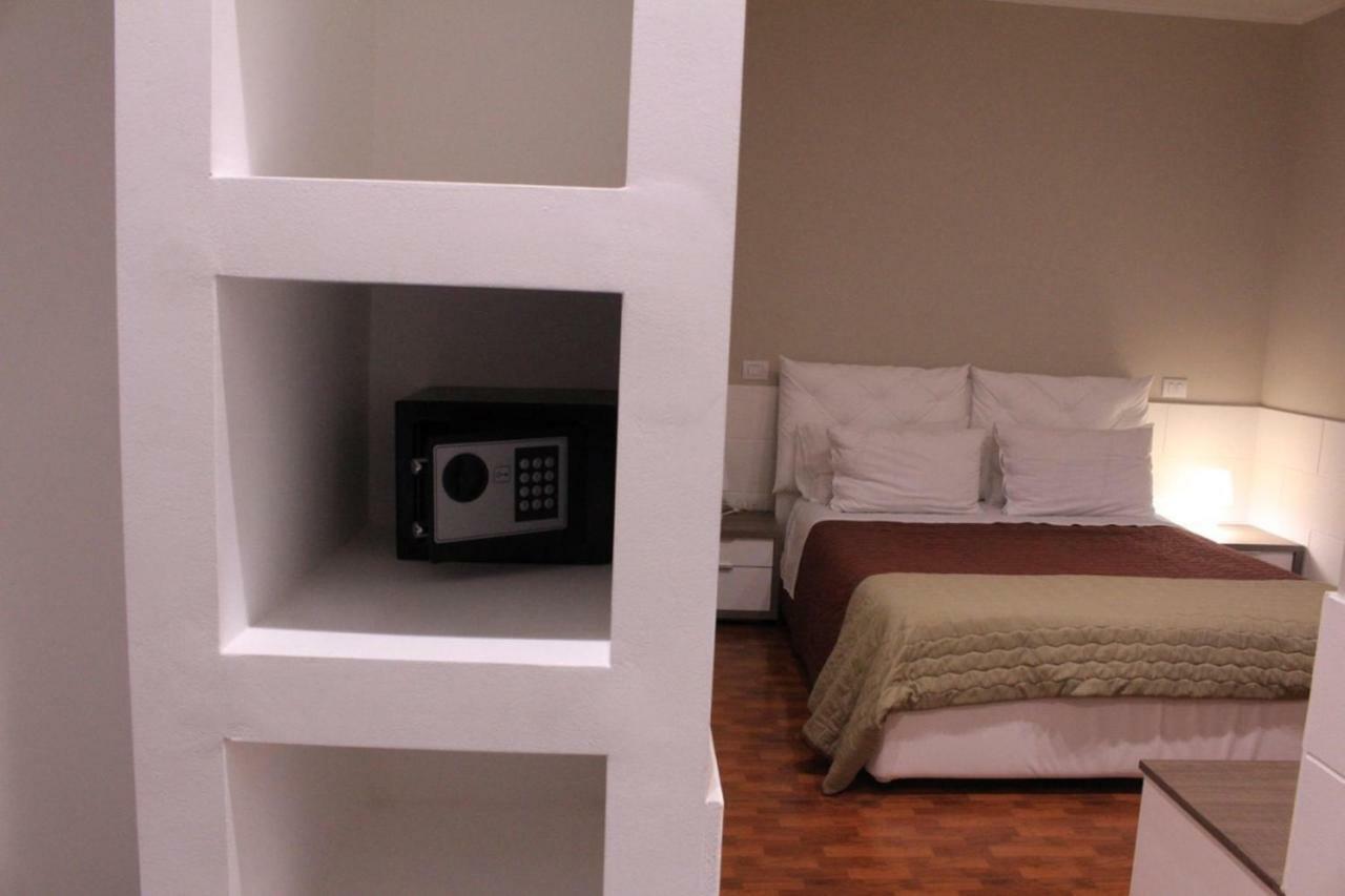 Gazebo Rooms มาร์เกริตา ดิ ซาวอยา ภายนอก รูปภาพ