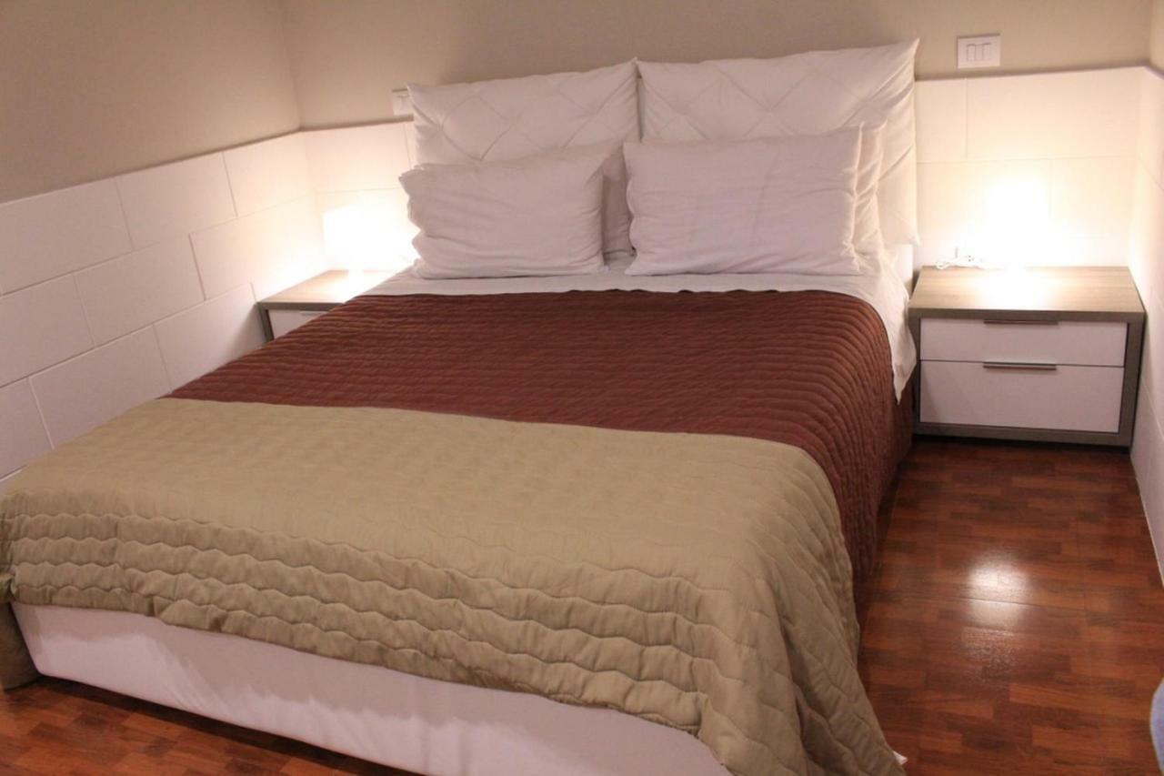 Gazebo Rooms มาร์เกริตา ดิ ซาวอยา ภายนอก รูปภาพ